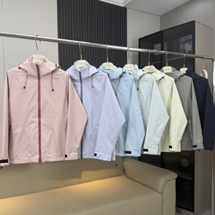 棵米ai蕉家！户外山系情侣宽松防风防水连帽冲锋衣撞色登山服外套