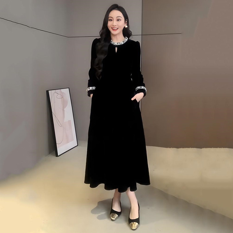 大码法式高级感打底丝绒连衣裙女秋冬胖mm收腰遮胯显瘦礼服小黑裙