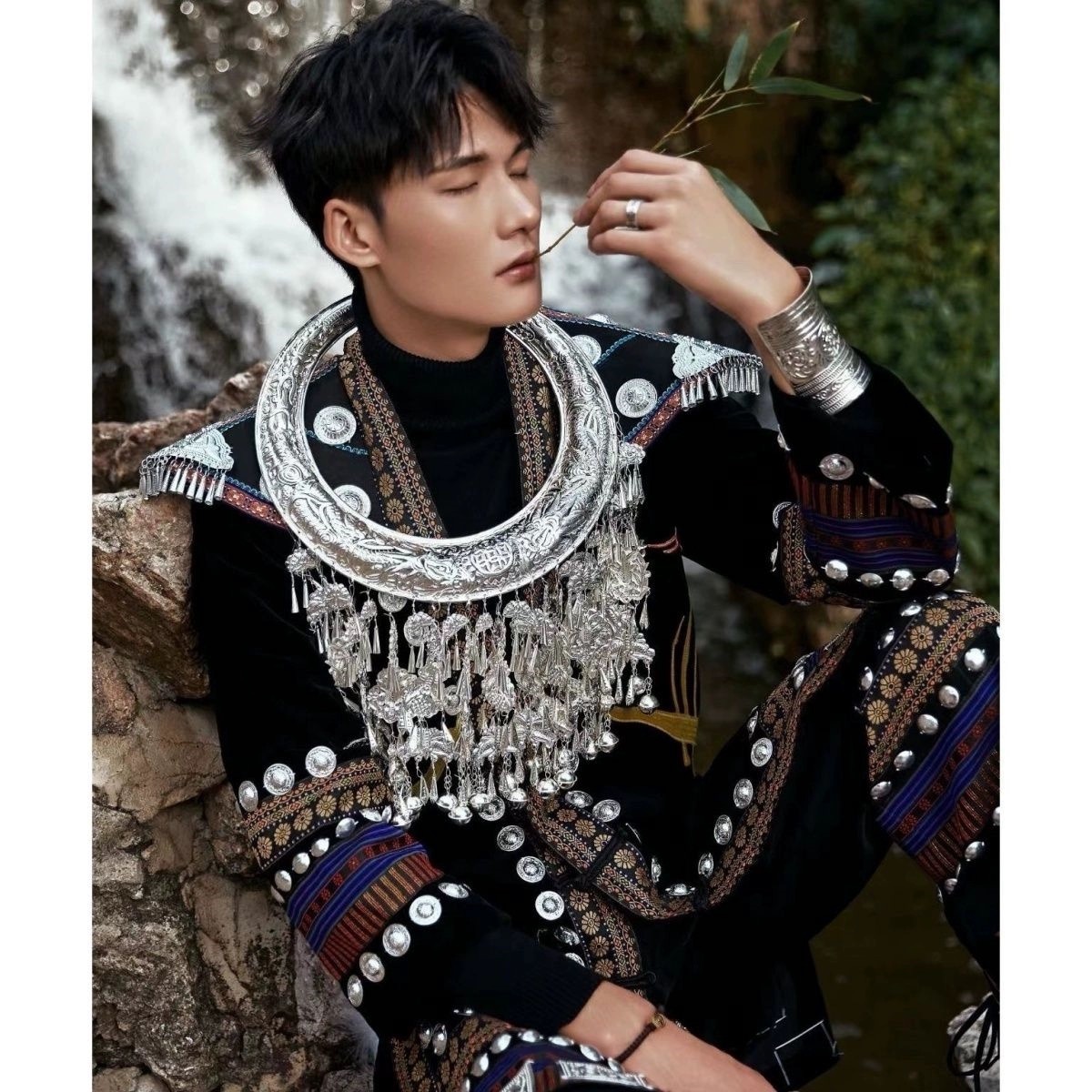 苗族男款服装贵州云南少数民族服饰侗族瑶族舞蹈演出衣服旅拍影楼