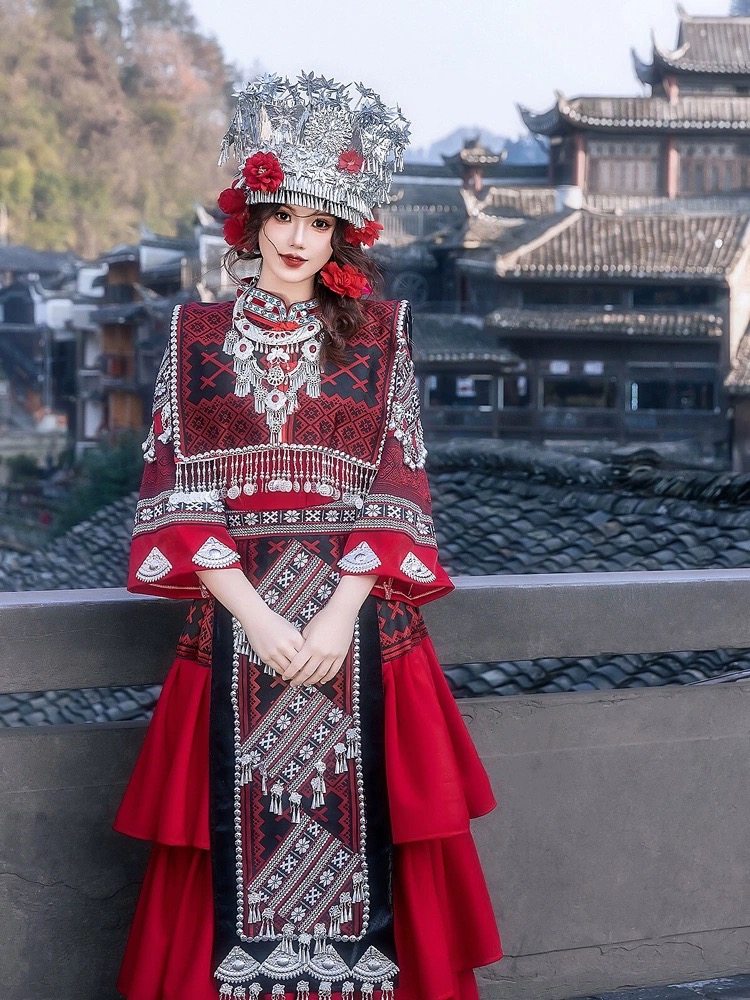 苗族苗疆服装礼服影楼婚服土家族少数民族风服饰舞蹈演出摄影旅拍