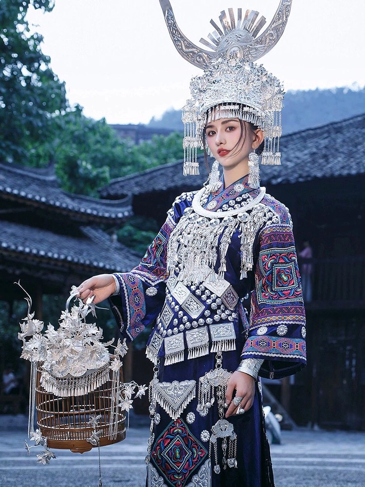苗族服装写真旅拍闺蜜苗疆舞蹈少女云南贵州土家族婚纱民族风摄影