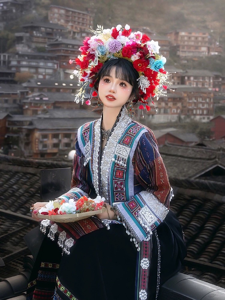 苗疆少女浔埔簪花衣服服装头饰项圈民族舞蹈服装演出旅拍写真摄影