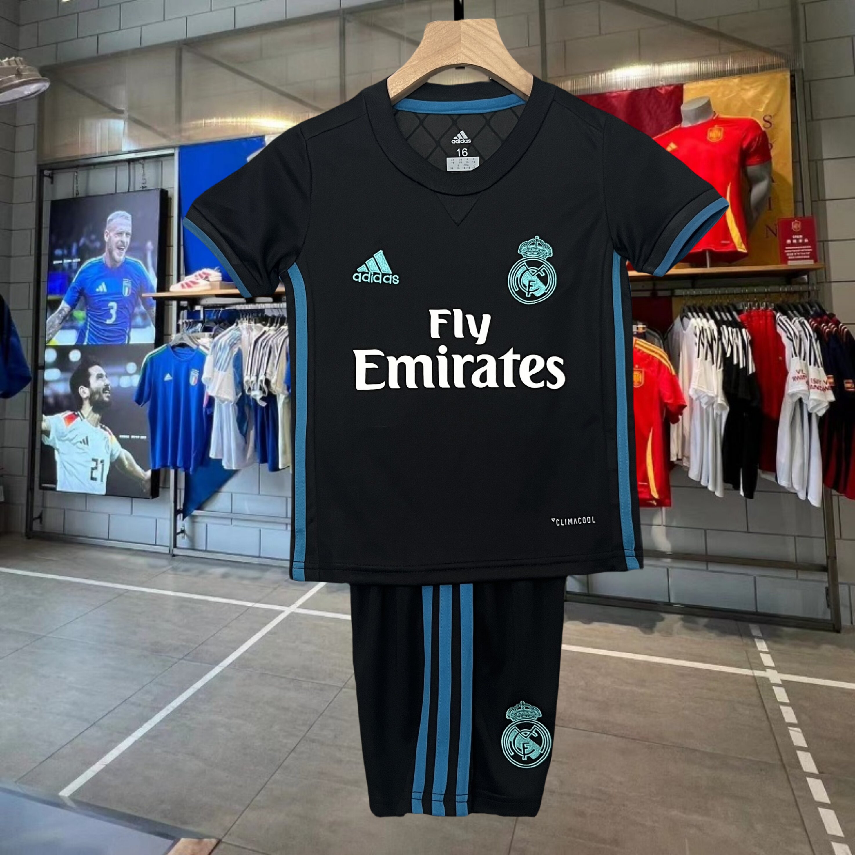 正版17-18皇马儿童球衣7号c罗黑色青少年童装学生复古短袖足球服