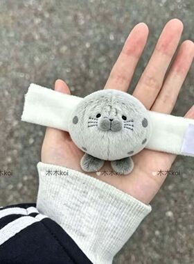 可爱小海豹灰色斑点书包肩带挂件学生包卡通毛绒玩偶公仔魔术贴