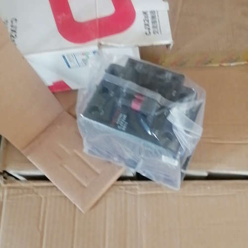 库存18年产德力西cJX2SK一8011，36V交流接触器2