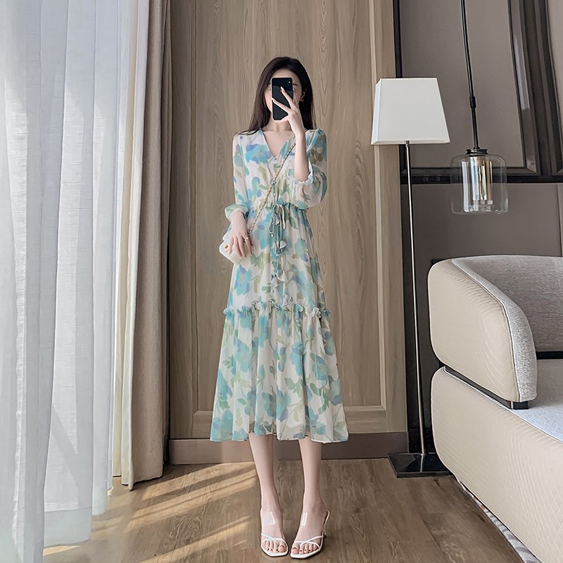 温柔风雪纺碎花连衣裙子女春季2024新款气质修身显瘦v领a字裙夏季