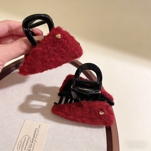 创意个性酒红色三角型抓夹女新款半扎发卡发夹后脑勺盘发鲨鱼夹子