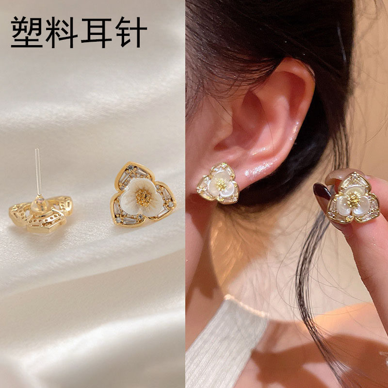 塑料耳钉法式复古三角形花朵耳环气质高级感防过敏金色耳饰新耳洞,饰品/流行首饰/时尚饰品新,耳钉,淘宝优惠券,粉丝福利购,淘宝优惠卷