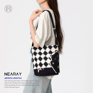 尼睿新款 百搭单肩包Z065 原创哈喽煤球斜挎水桶包简约格纹设计时尚