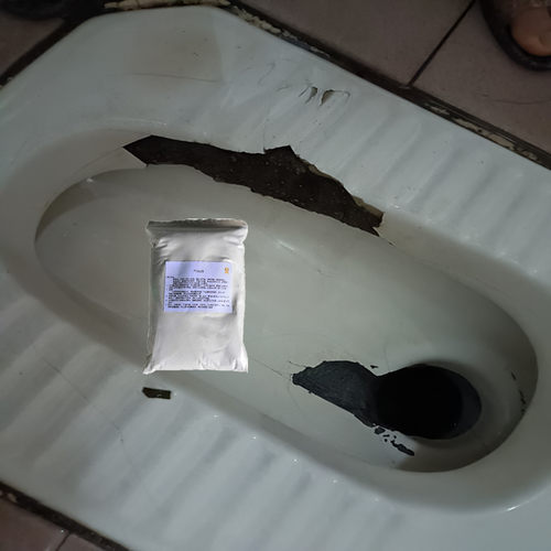 厕所蹲坑破烂了快速修补胶补洞胶