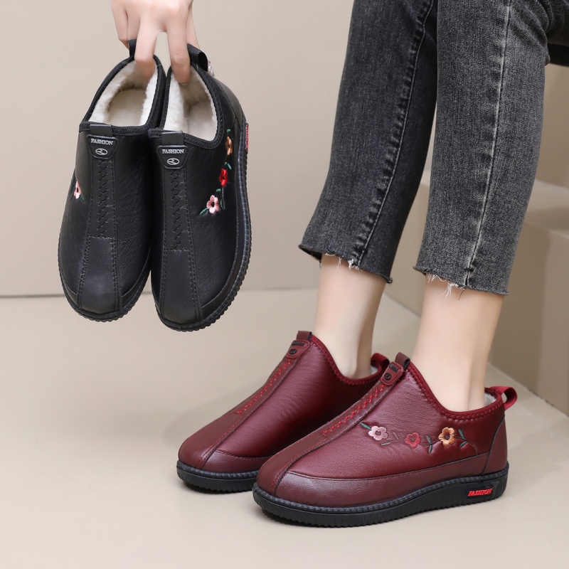 冬季新款棉鞋女绣花百搭一脚蹬软底防滑鞋子平底棉靴中老年妈妈鞋