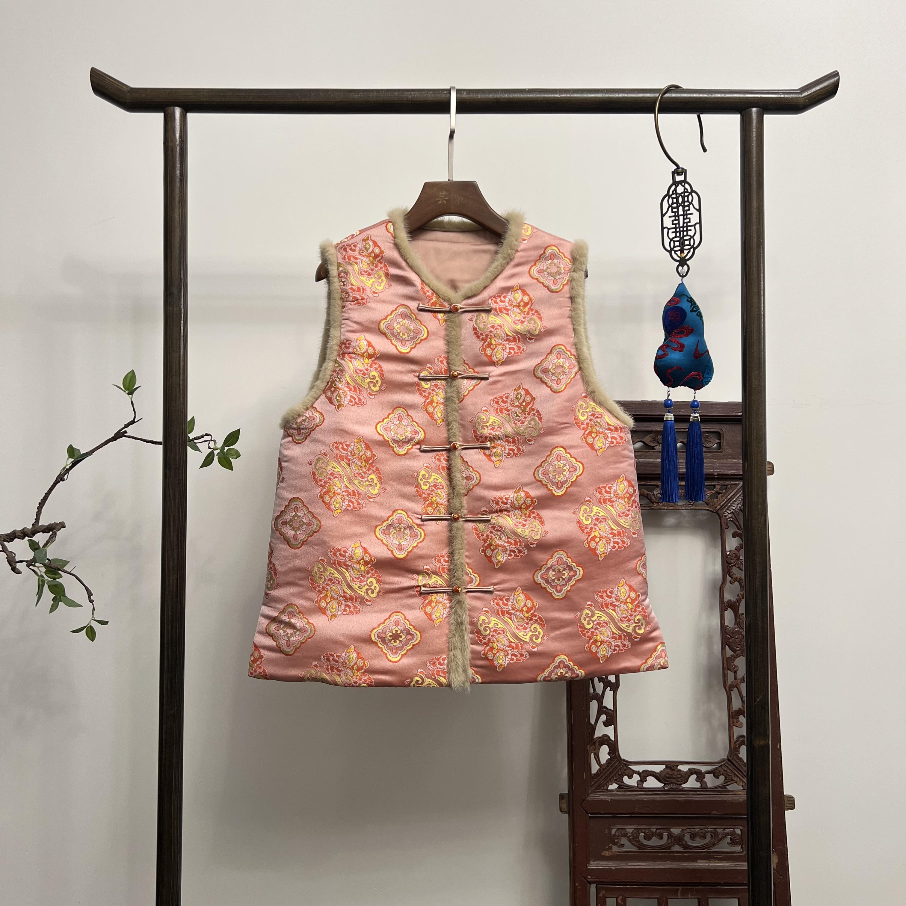 【狮狮如意】55姆米织金宋锦新中式加棉马夹M40181