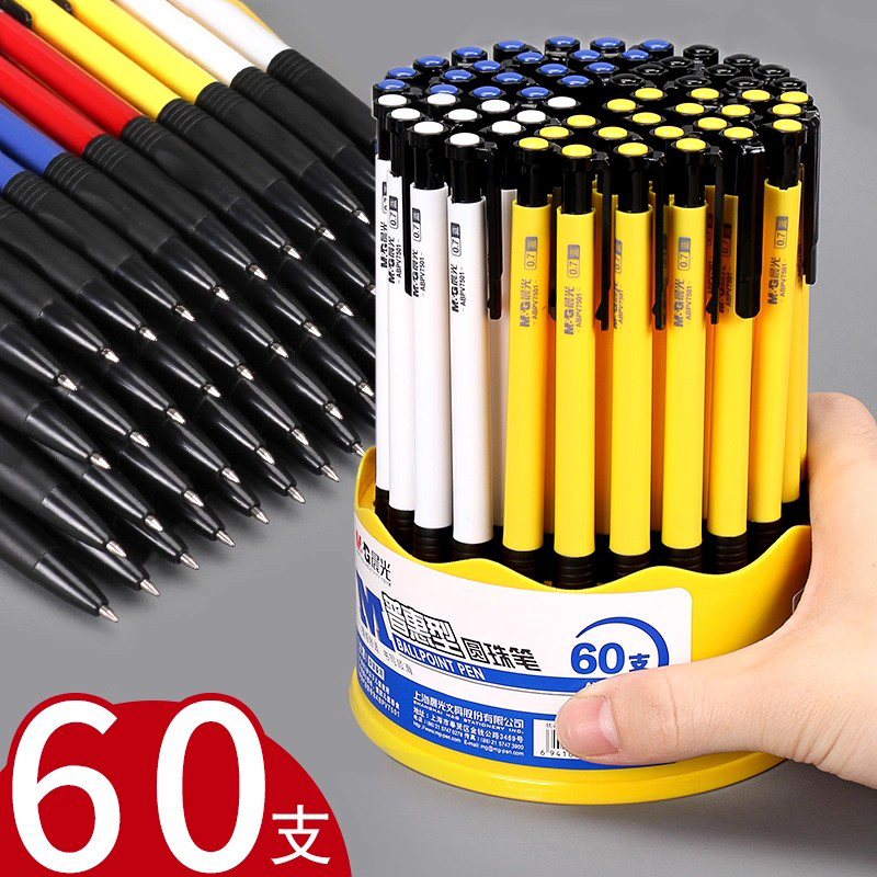 办公按动圆珠笔老师批改