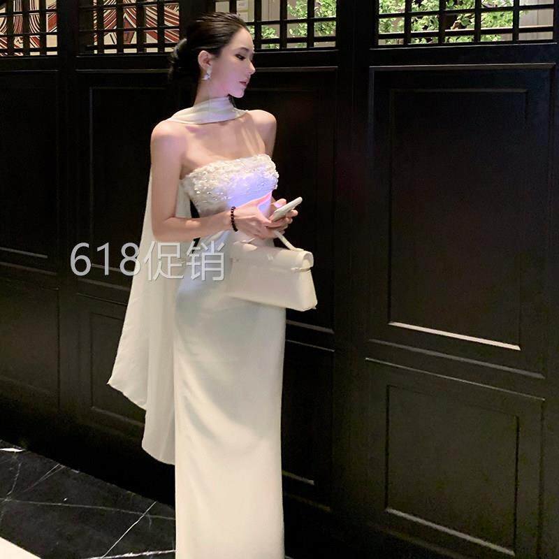 白色连衣裙女春季高级感名媛宴会晚礼服重工亮片缎面抹胸包臀长裙
