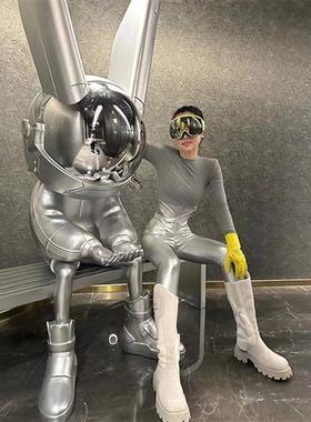 网红打卡大摆件太空兔子电镀发光玻璃钢雕塑潮牌KTV酒吧门口装置