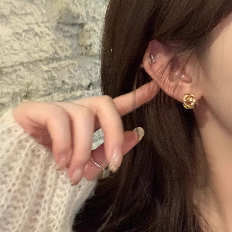 srrmhyn小巧精致百搭麻花耳钉女