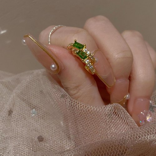 srrmhyn复古祖母绿色方锆石耳钉