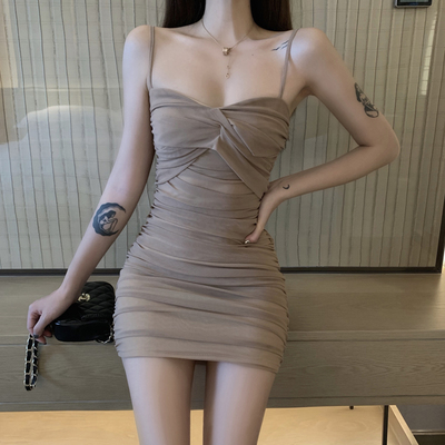 网纱褶皱收腰显瘦包臀吊带连衣裙