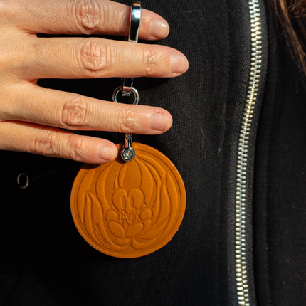 馡FEIBRAND x JoeNG艺术家联名真皮香薰挂件钥匙扣香味包挂情侣