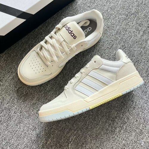 Adidas/阿迪达斯正品 女款经典百搭耐磨透气运动休闲板鞋JP9963