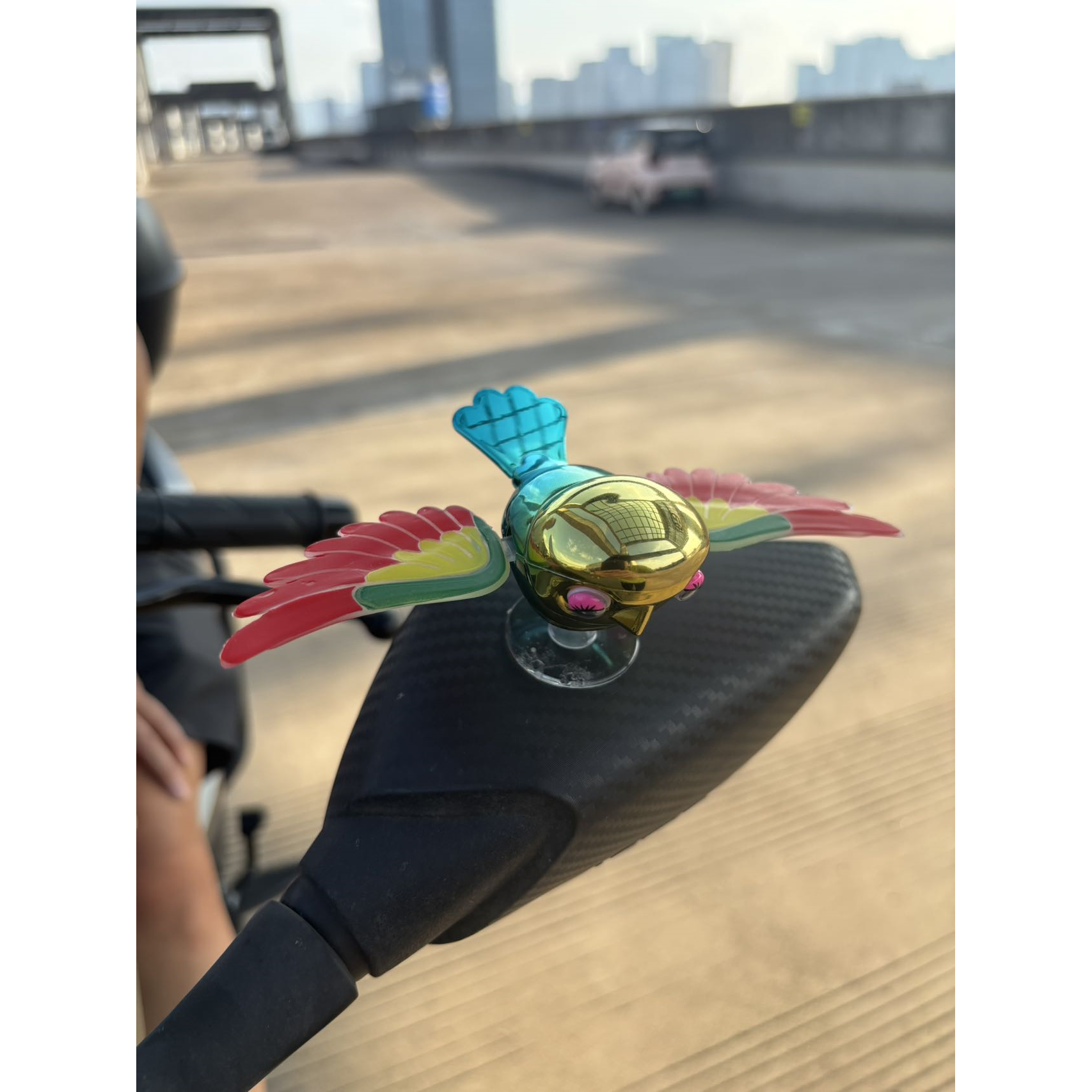 汽车摆件载彷真伴飞小鸟头