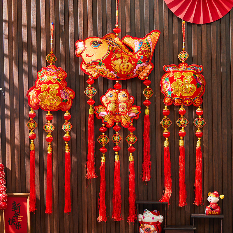 新年春节装饰2026财神福包锦鲤挂饰春节立体年年有鱼客厅背景布置