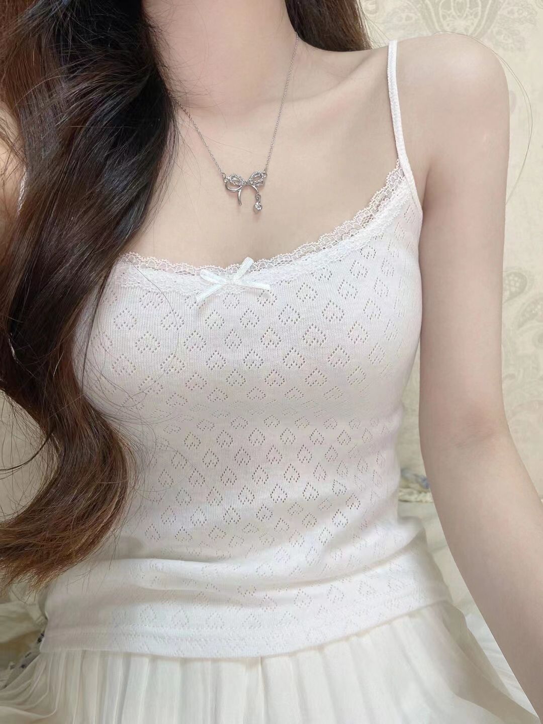辣妹純欲風(fēng)內(nèi)搭小吊帶女