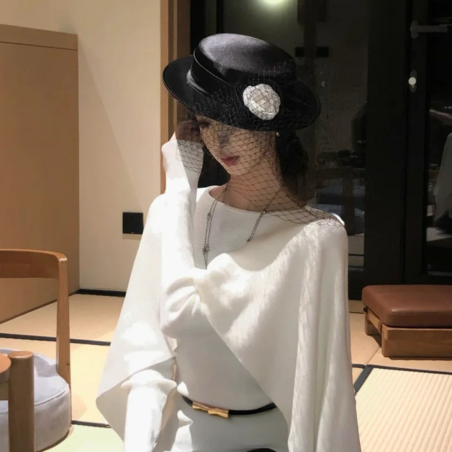 法式赫本风黑色网纱山茶花礼帽复古名媛风优雅气质平顶帽洋派头饰
