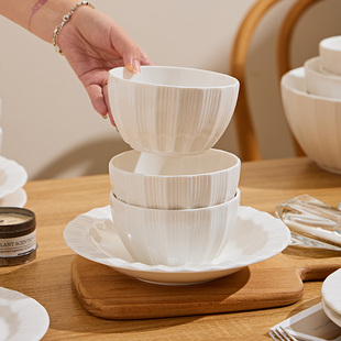 浮雕简约白色碗盘组合家用2025新款高颜值陶瓷餐具米饭碗汤碗菜盘