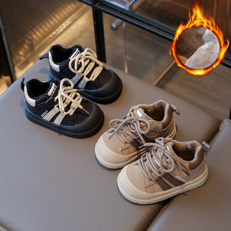 男女童保暖运动板鞋车缝线
