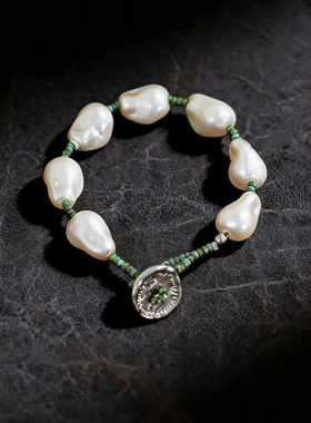 抖音新中式新品仿巴洛克珍珠手链高级感香槟绿间隔手串复古饰品女