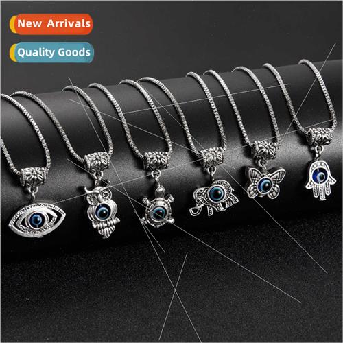 Fashion Palm Butterfly Hollowed Out Blue Eyes Animal Pendant