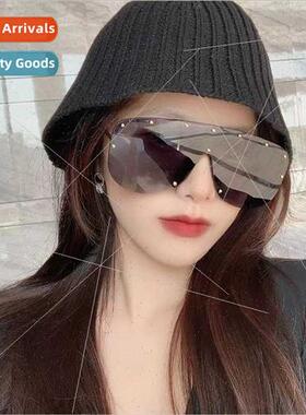 2022 personalized sunglasses Europe rivets toadstool one-pie
