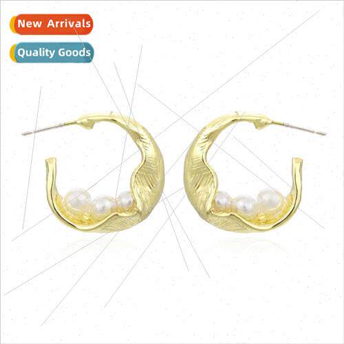 Korean wind geometric C-shaped pearl earrings fashion simple