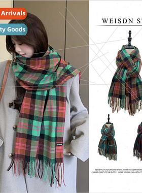 Green plaid scarf female senior student atmosphere sense aut