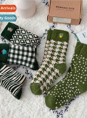 Green thickened terry thousbird plaid mid-calf cotton socks