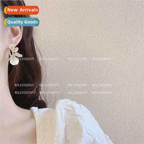 George sister/retro whe flowers pearl earrings niche simple