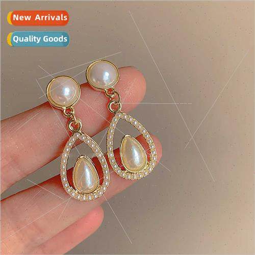Retro pearl stud earrings 2023 new niche hundred wh earrings
