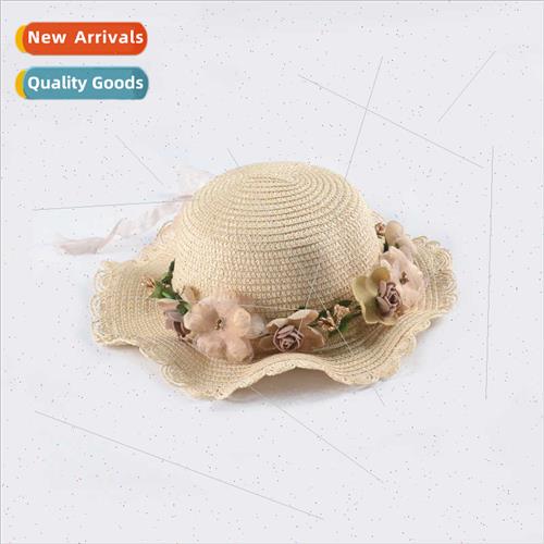Summer girls fluttering garlhand-woven straw hat sun-shading