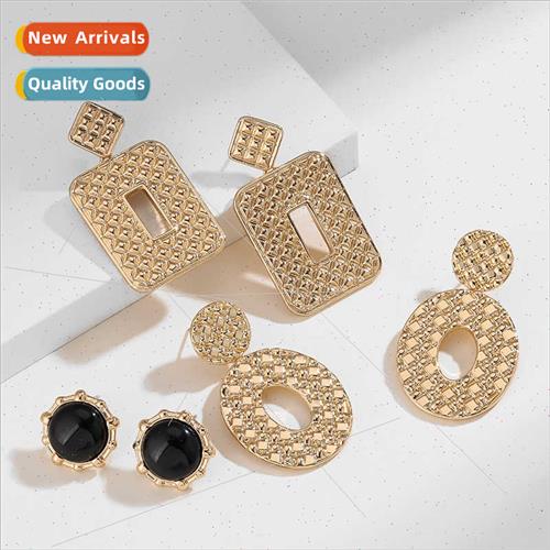 2024 new retro pattern square earrings female Europe semi-pr