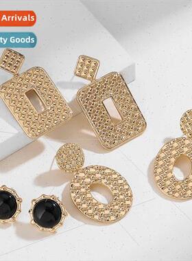 2024 new retro pattern square earrings female Europe semi-pr