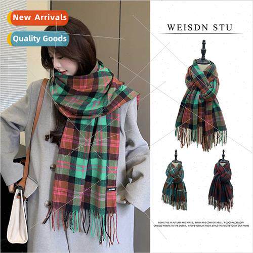 Green plaid scarf female senior student atmosphere sense aut