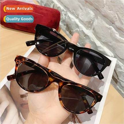 Retro triangular cat eye small frame sunglasses Europe set s