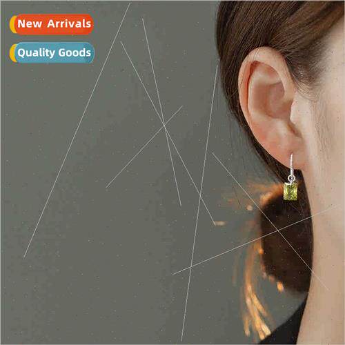 Copper gold-plated retro simple olive green real zirconia ea
