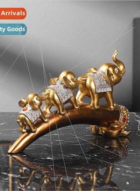 Modern simple tune three consecutive elephants Europe elepha