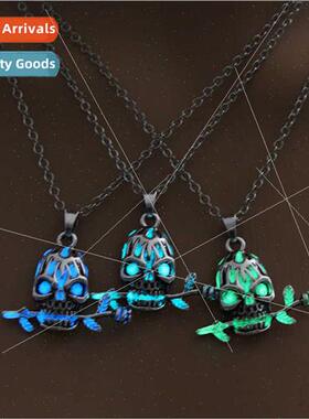 Europe luminous necklace fashion skull rose tide men accesso