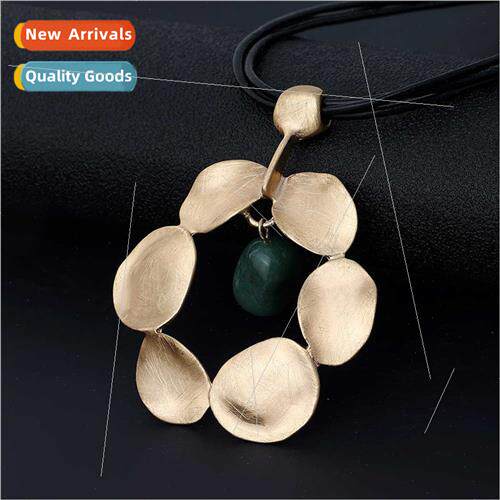 Europe new necklace ladies collarbone chain flower-shaped hu