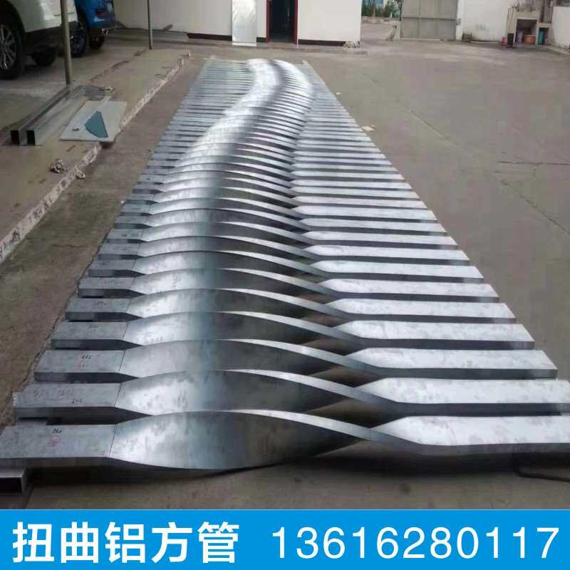 木纹方通吊顶 造型s形拉弯扭曲渐变方管 波浪异型方通背景墙