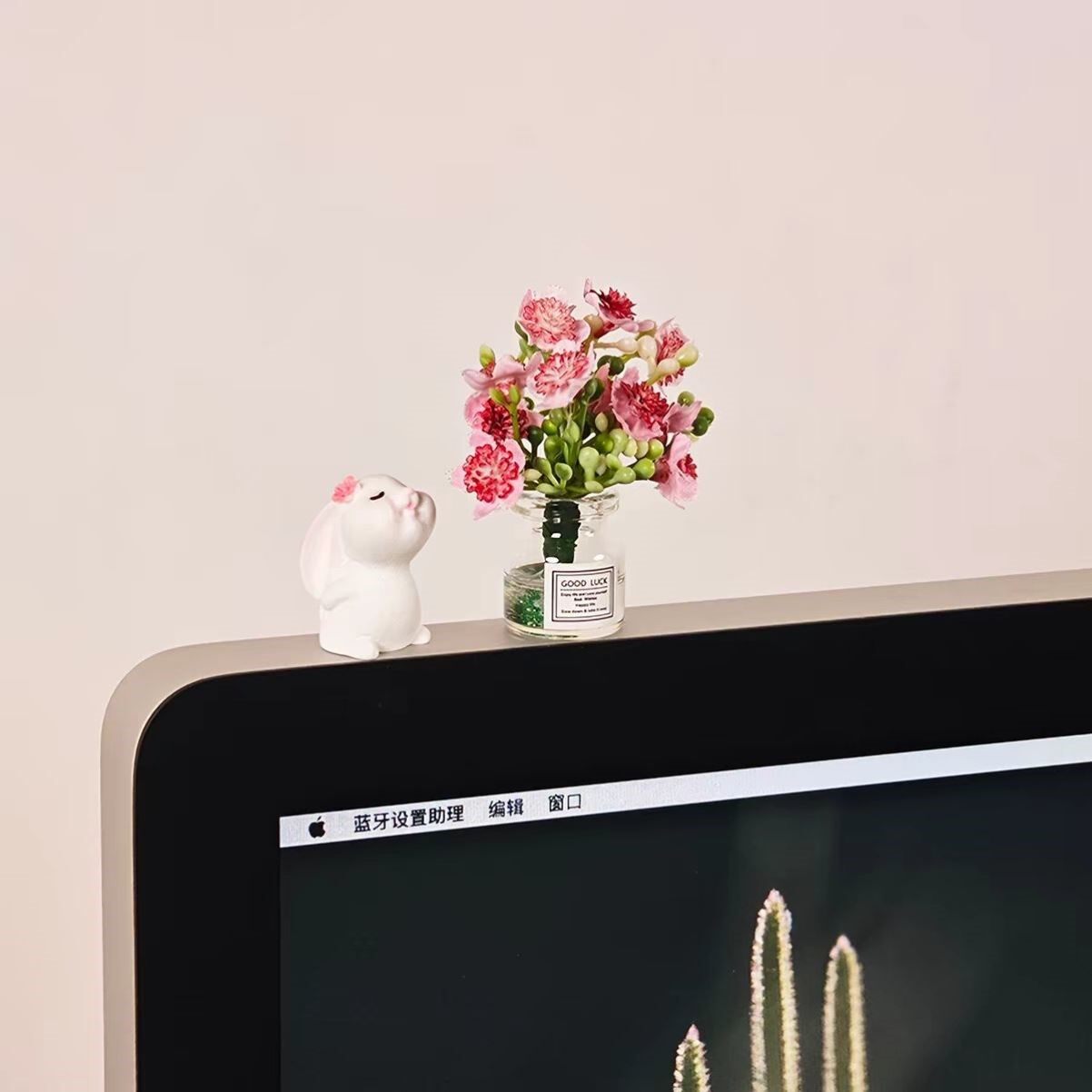 电脑屏幕装饰办公桌面显示器摆件工位迷你小玩偶上班情绪稳定神器