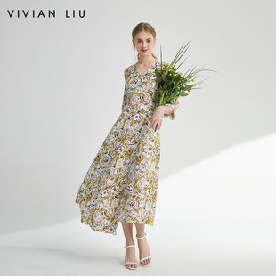 V领印花收腰连衣裙 新款 VIVIAN LIU薇薇安刘D2414102梅春女装